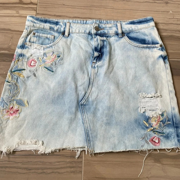 Dex denim embroidered floral skirt with raw hem Sz 32 - Picture 1 of 6